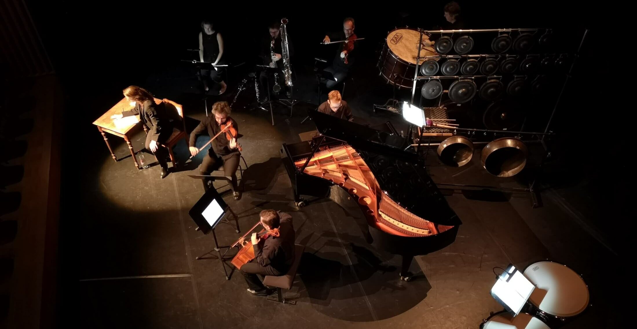 El Ensemble Spectra interpreta �R�sonances�